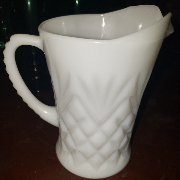 Vintage Milk Glass Cream Pitcher, Anchor Hocking - Picture 3 of 3